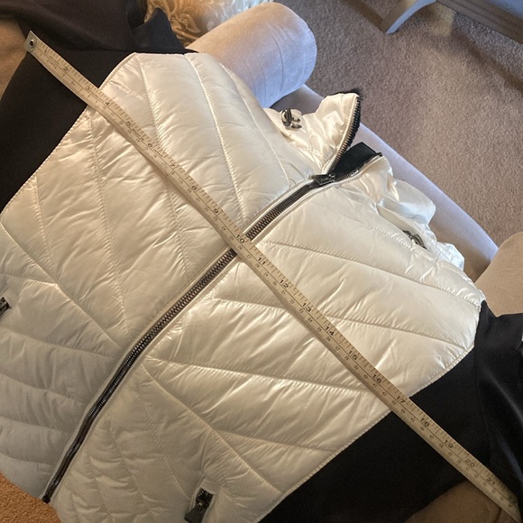 Calvin Klein Performance Hooded White and Black Ski Parka - Picture 10 of 10